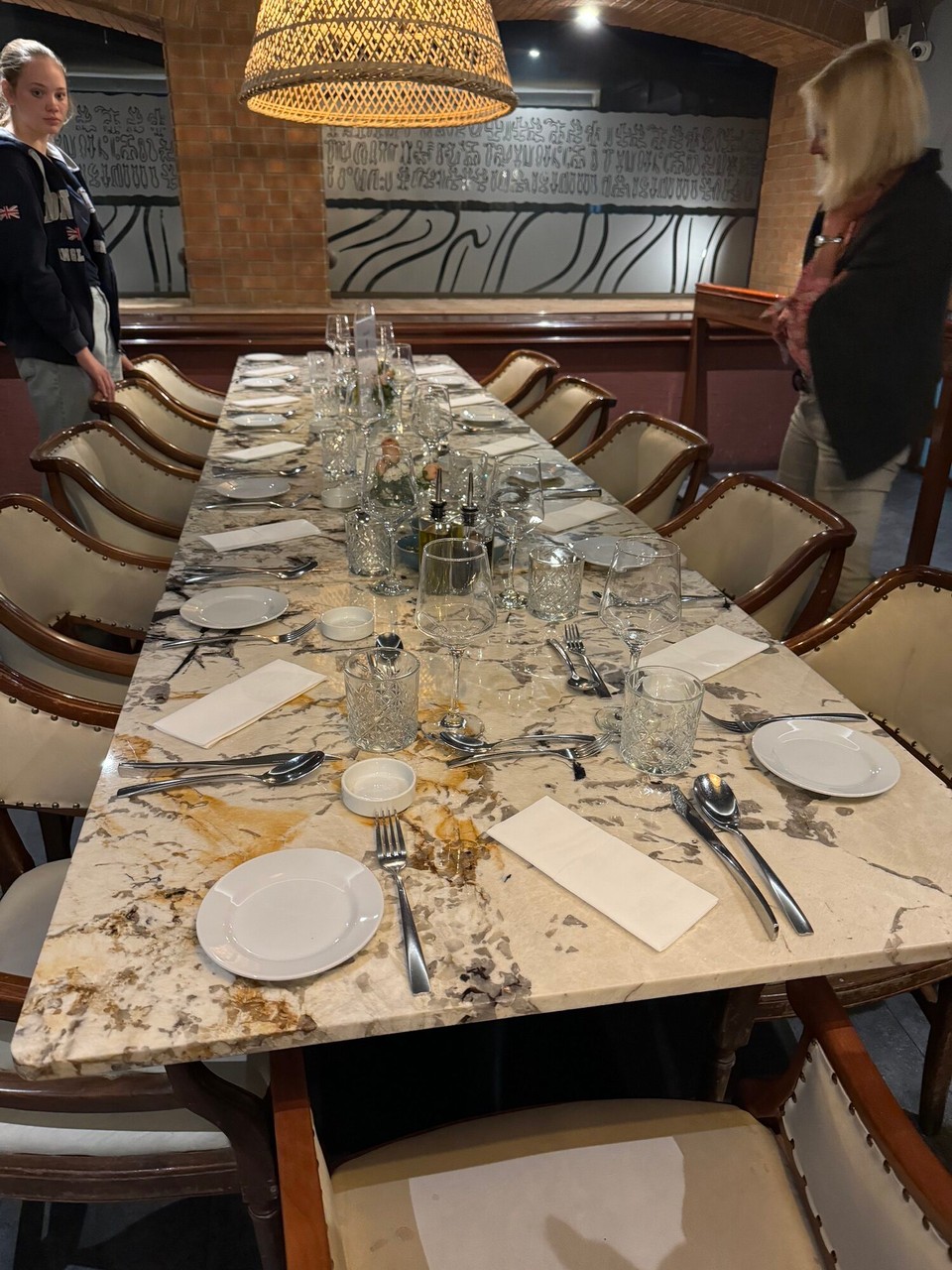 Chile - Santiago de Chile - Die Tafel zum letztem gemeinsamen Abendmal der Reiseruppe