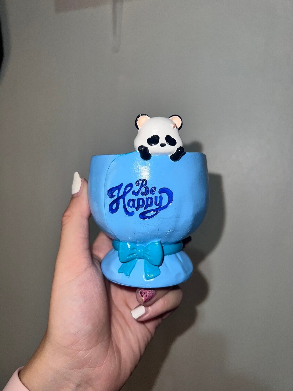 Costa Rica - San José - Ich han das agmalet, ish en chline Topf für en Pflanze drii. D‘Olivia het zwei häsli agmolet, ha aber leider keis Bild devo. Mer hend e mega gueti Zit gha det