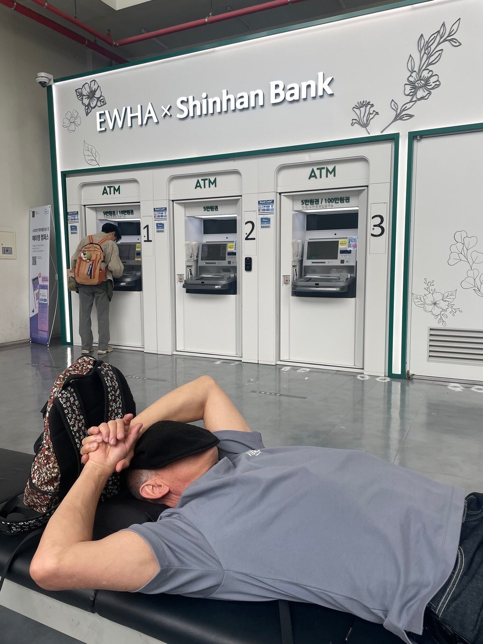 대한민국 - 서울특별시 - Warte uf de Bank, min Account mues gschlosse werde