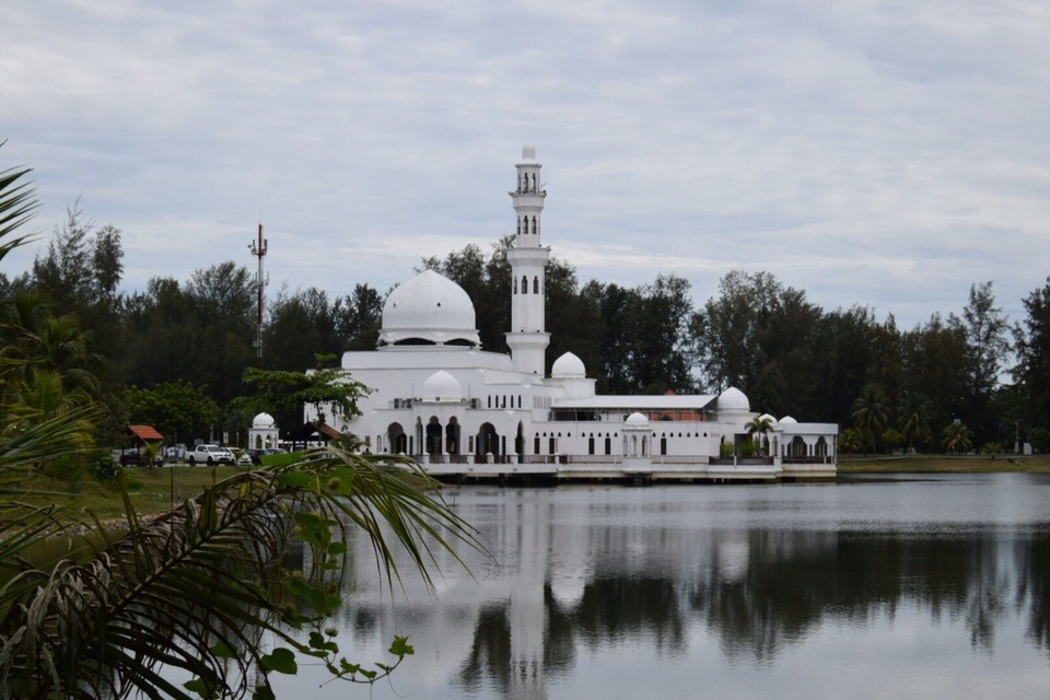 Malaysia - Pulau Perhentian - Schwimmende Moschee unterwegs 