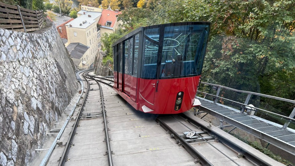 Österreich - Riegersburg - Mit der Standseilbahn geht’s hoch auf den Schlossberg 