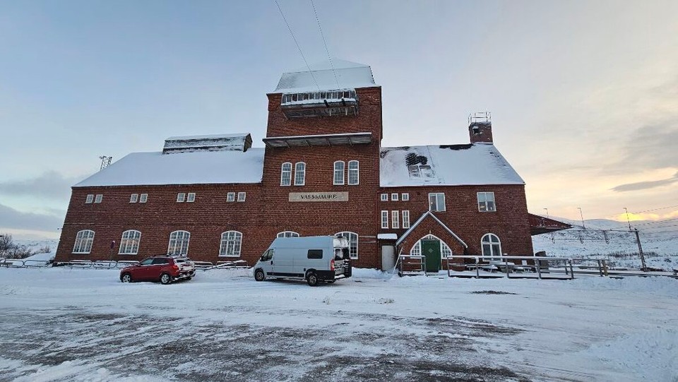 Schweden - Kiruna - Vassijaure: sehr kleiner Ort, dafür ein sehr großer Bahnhof 