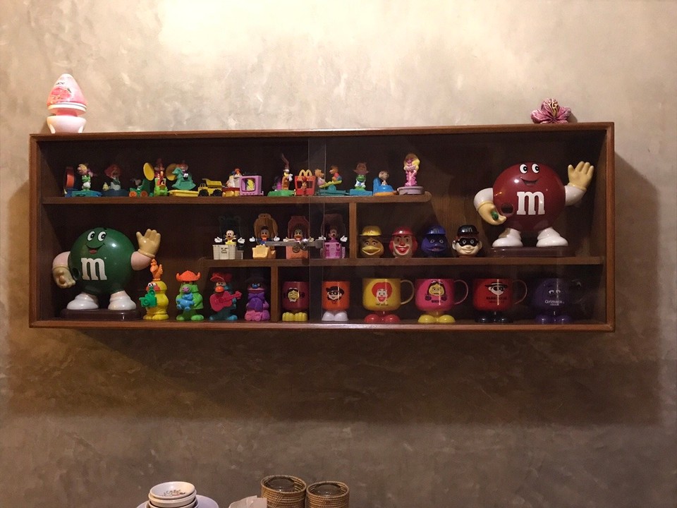 Thailand - Bangkok - Eclectic collection of stuff in our hotel room