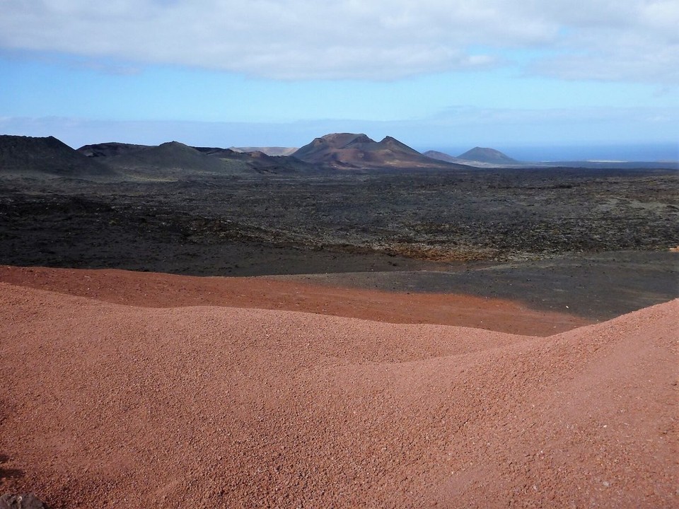 Spanien - Arrecife - Im Hintergrund die Feuerberge 