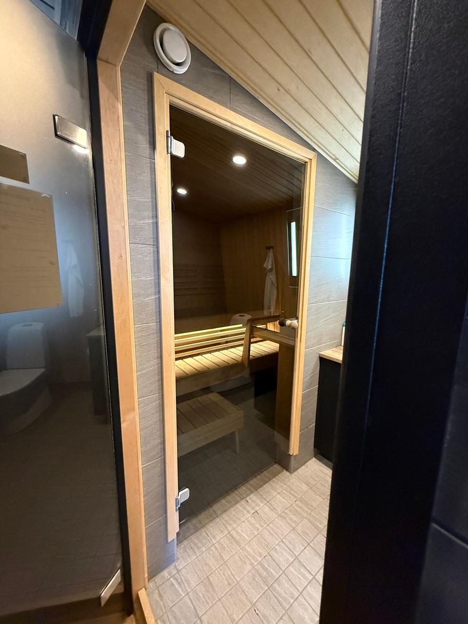 Schweden - Jukkasjärvi - .. sogar mit eigener Sauna