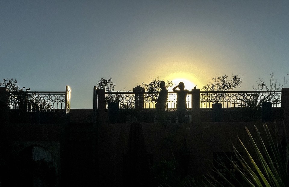 Marokko - Marrakesh - Und rechtzeitig zum Sonnenuntergang aufs Dach vom Riad.