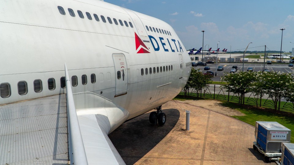 USA - Atlanta - Wie groß eine 747 wirklich ist, bemerkt man erst, wenn man direkt davor steht oder drinnen ist.