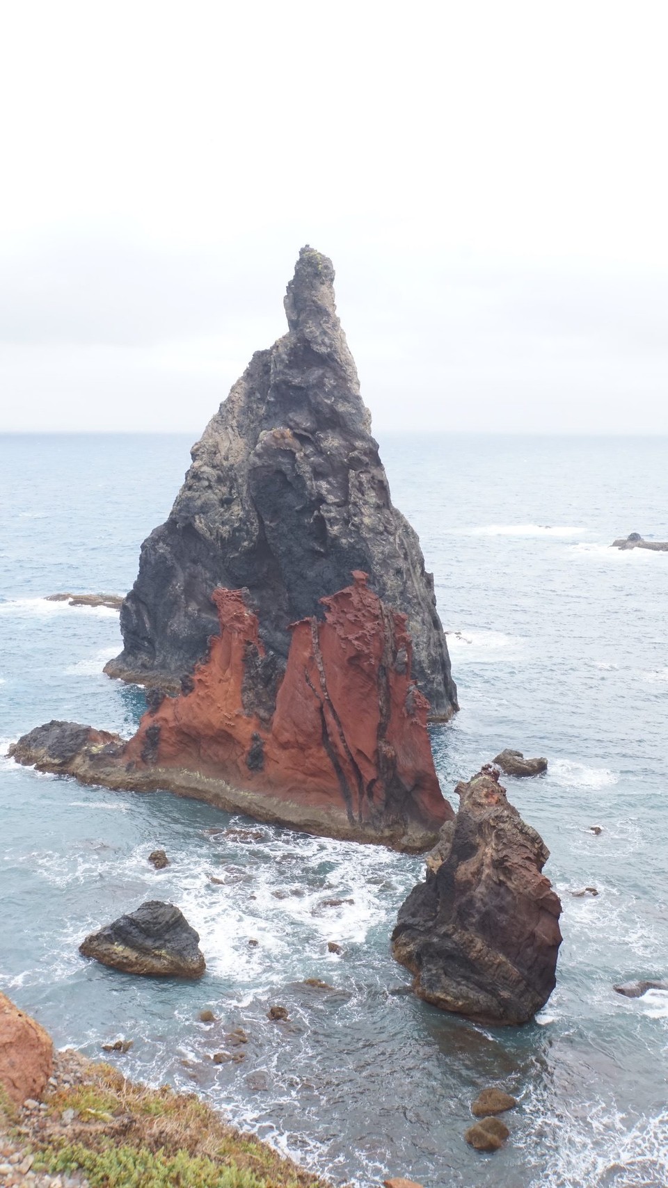 Portugal - Santa Cruz - roter Stein