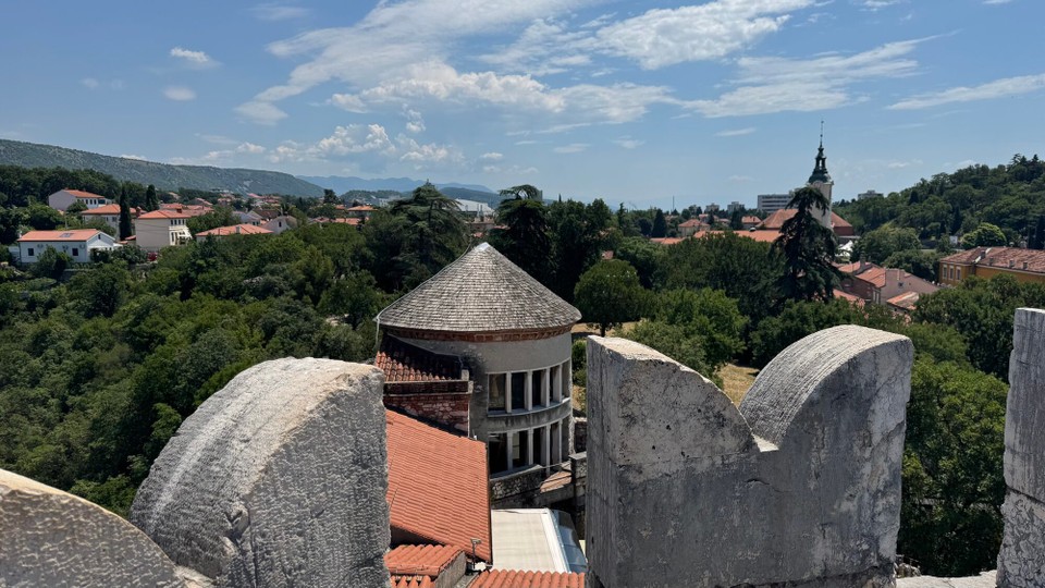Kroatien - Zadar - Das Kastell und die Legenden um ihre Bedeutung im Mittelalter zieht besonders Geschichtsinteressierte an, ist aber auch ein beliebter Veranstaltungsort im Sommer für Konzerte.