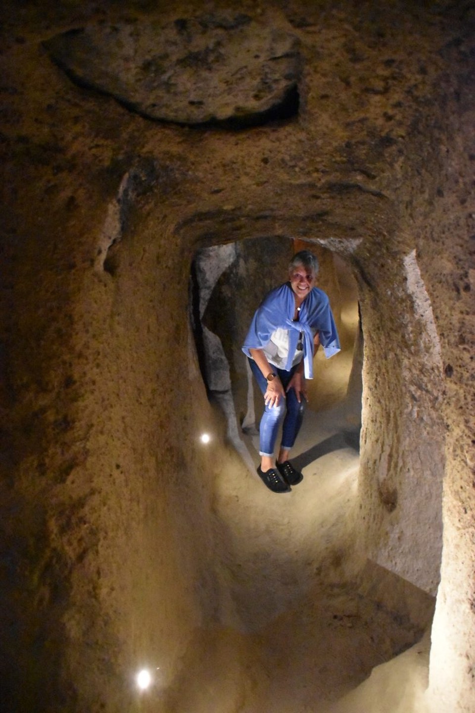 Türkei - Guzelyurt - Die unterirdische Stadt Derinkuyu befindet sich 40 km von Göreme entfernt. Sie ist die größte und tiefste unterirdische Stadt Kappadokiens. Hier sollen mal 5000 Menschen gelebt haben.