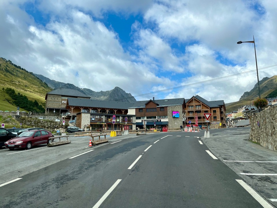Frankreich - Lourdes - La Mongie - Talstation Pic du Midi, Wetter gut