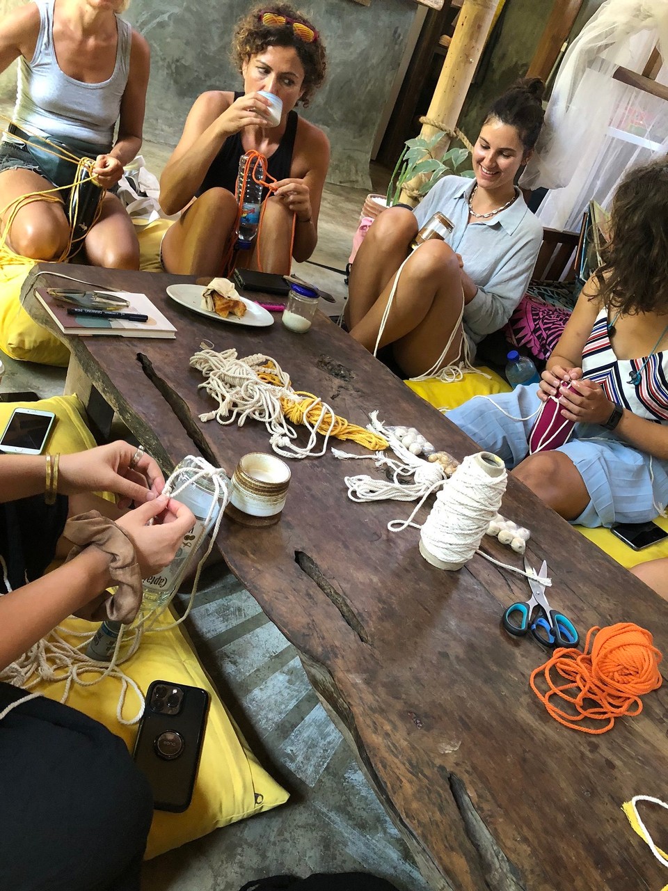 Indonesien - Kabupaten Lombok Utara - Makrameekurs 🧵