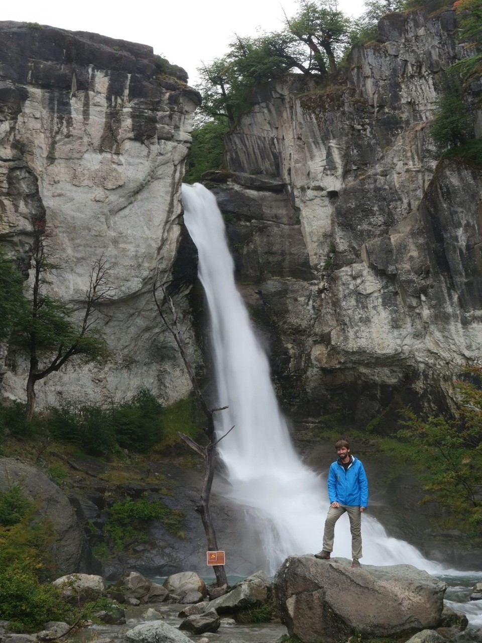 Argentina - El Chaltén - Petite cascade, entre 2 averses