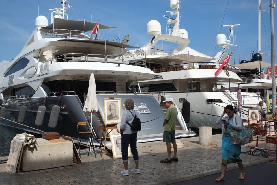 Frankreich - Saint-Tropez - ... und Kunst darf bei so viel Geld nicht fehlen.