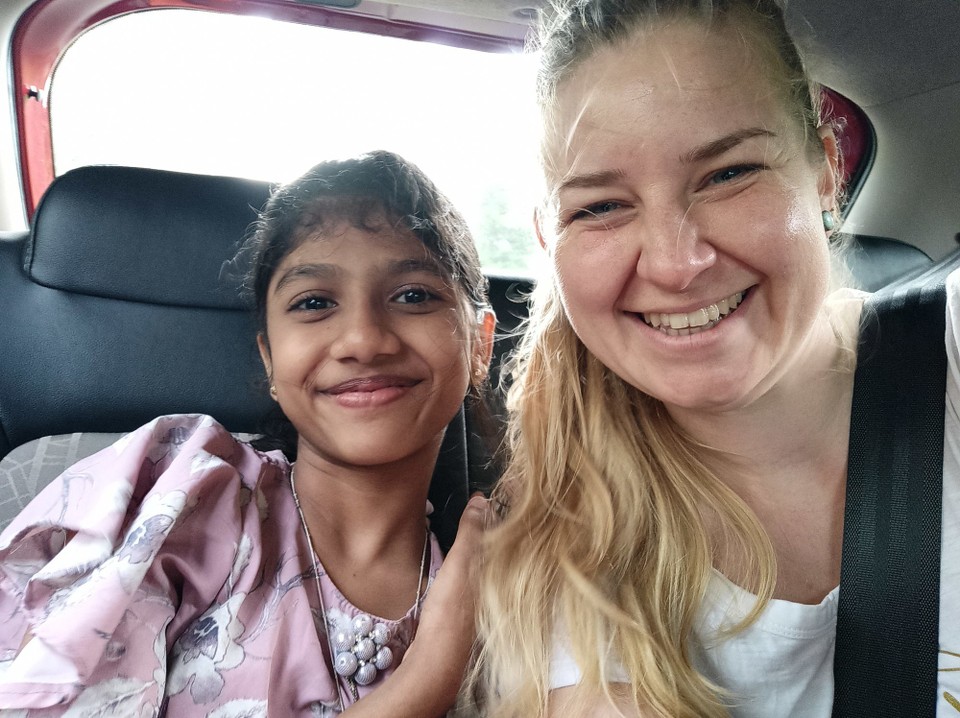 Indien - Suryanelli - The girls from the backseat ☺
Niya and ich