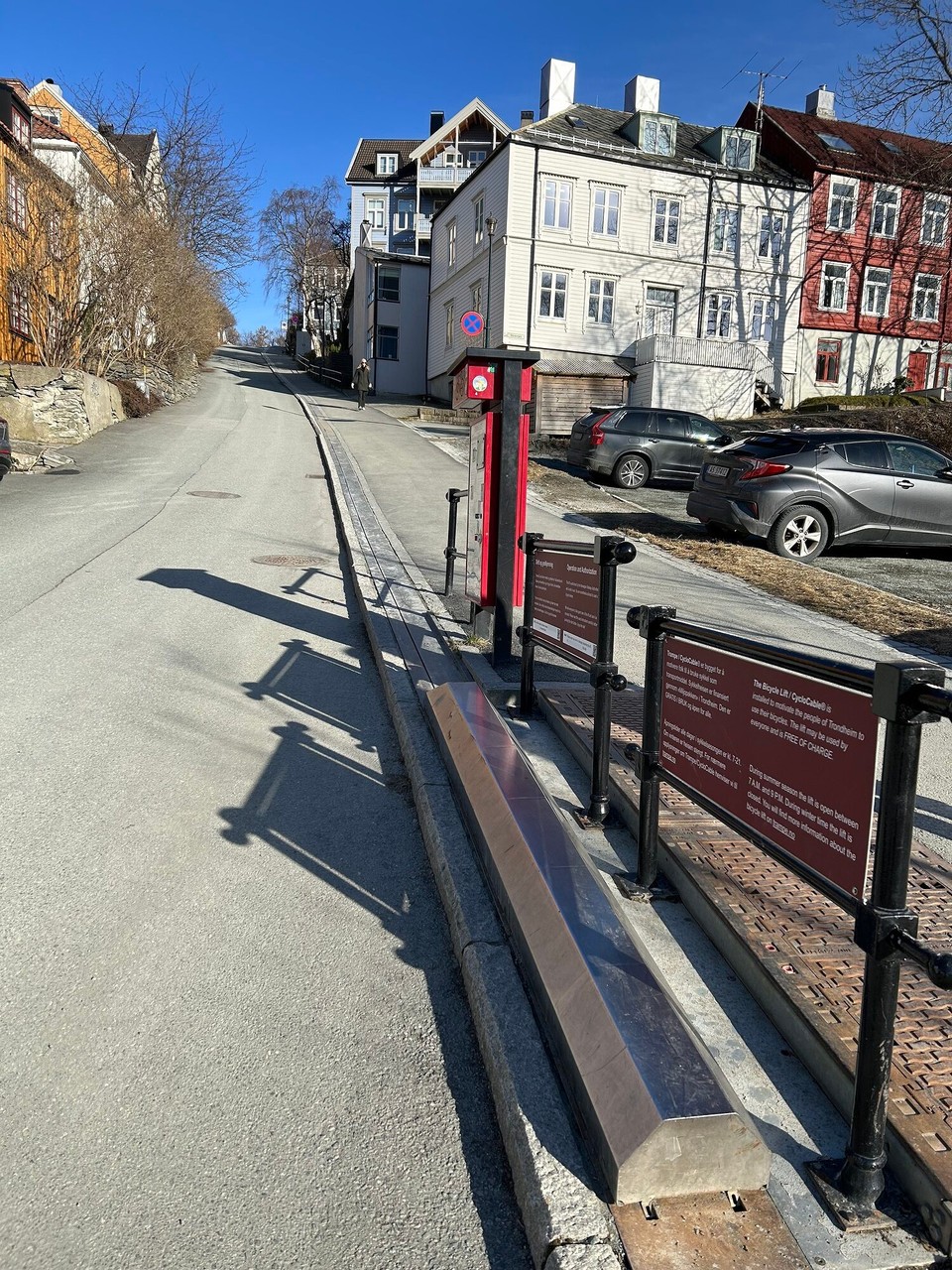 Norwegen - Trondheim - In Bakklandet gibt es sogar den ersten Fahrradlift der Welt: die Trampe. Es ist der weltweit einzige „Skilift" für Fahrräder.