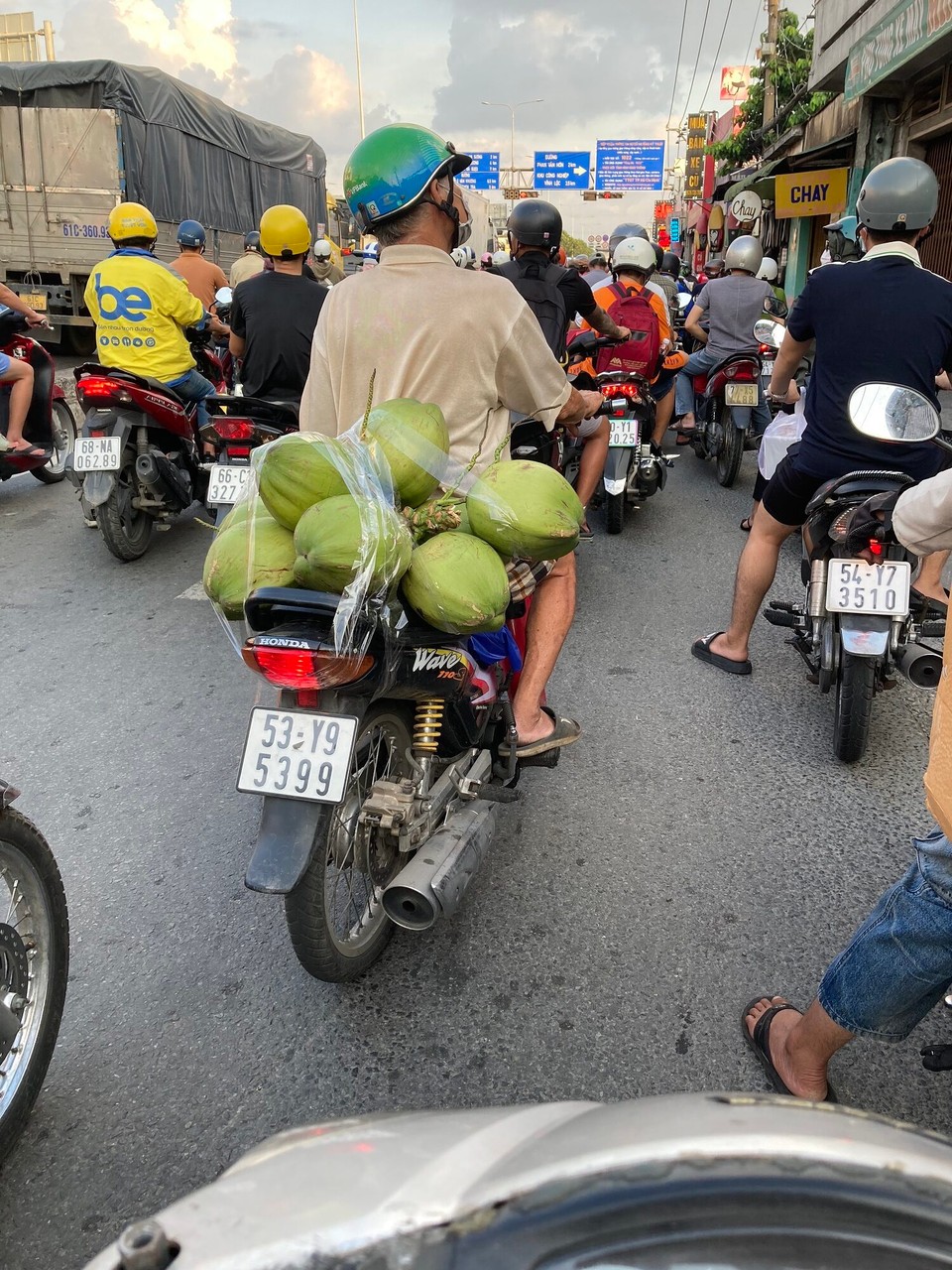Vietnam - Ho-Chi-Minh-Stadt - Ein Hoch auf den Erfinder des Klebebands 🫣