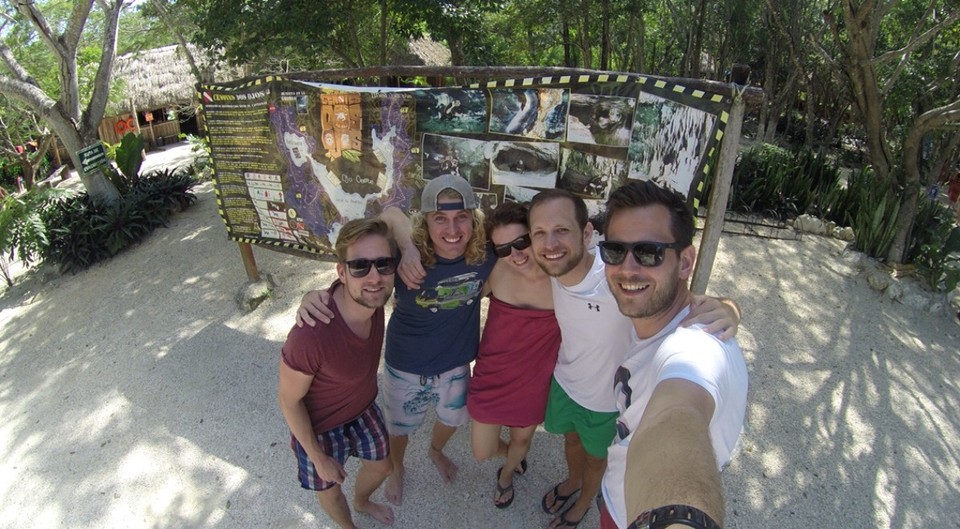 Mexiko - Dos Ojos Cenote - Das war unser Tauchguide Scott - bestimmt einer der besten und lässigsten, von denen die wir bisher hatten.