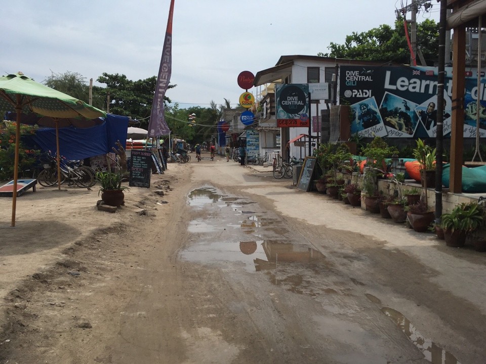 Indonesien - Lombok Utara - Die Straßen sind auch auf der (touristischen) Ostseite nicht die besten