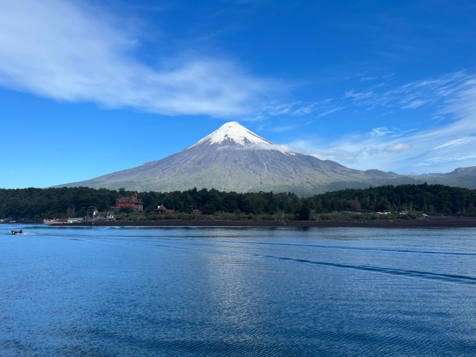 Chile - Puerto Montt - Orsono Volcano from the lake