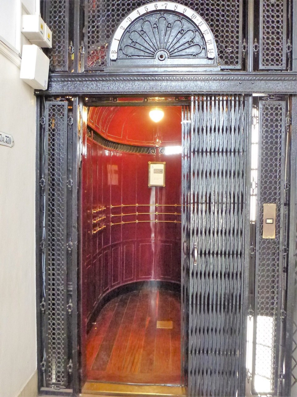 Argentinien - Buenos Aires - Aufzug Zum Turm Palacio Barolo 