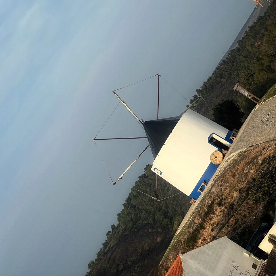 Portugal - Odeceixe - Blick am frühen Abend von der Casa auf die Mühle
