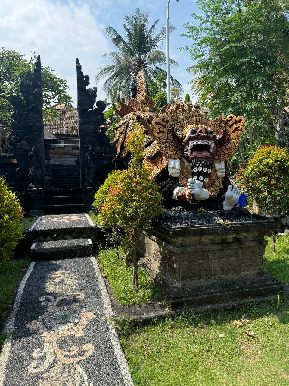 Indonesien - Karangasem - Barong Statua bim Hotel