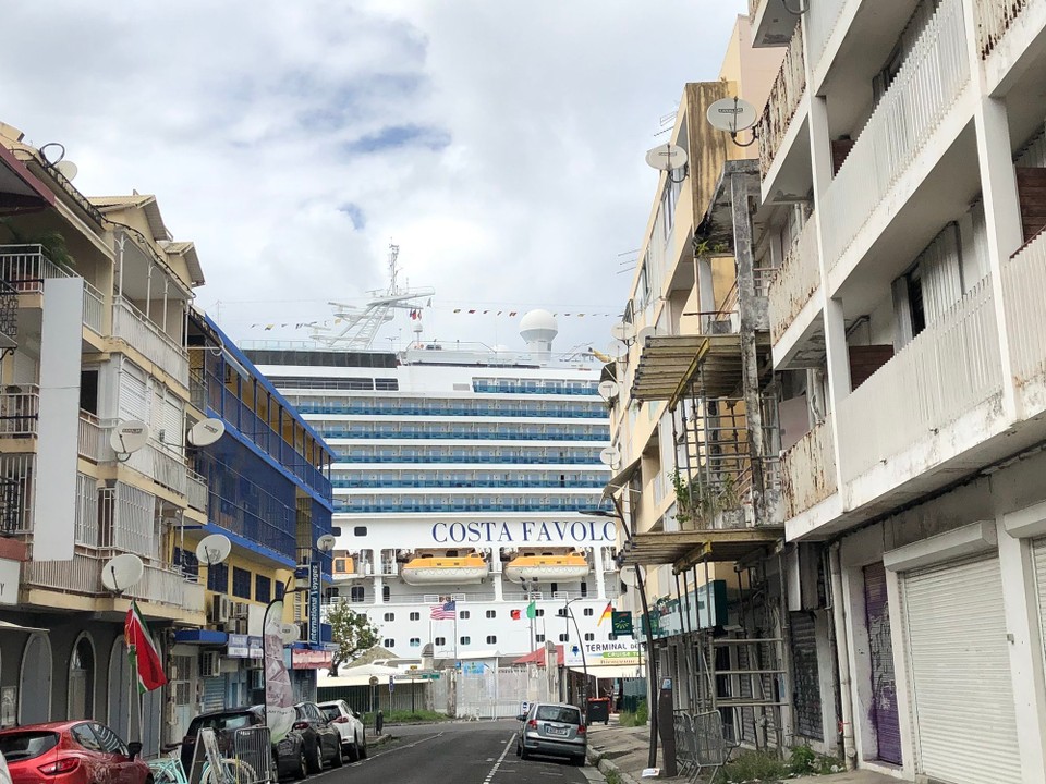 Guadeloupe - Pointe-à-Pitre - Hafen mit der Costa Favolosa 