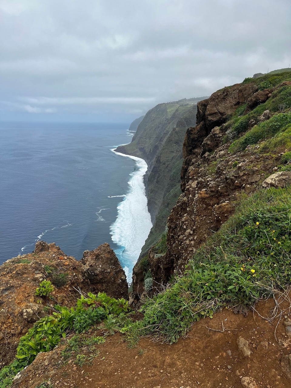 Portugal - Calheta - Und Richtung Westen, heute ein bisschen bewölkt.