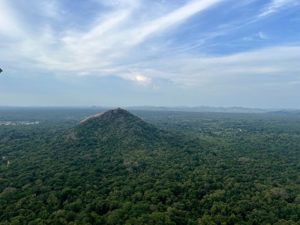 Sri Lanka -  - Auf dem Felsen dort drüben waren wir heute Vormittag 🥾