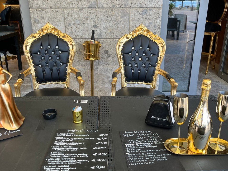 Italien - Arona - Restaurant in der Altstadt