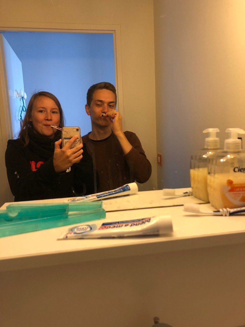 Frankreich - Bordeaux - Nach dem Frühstück erstmal eine Zähneputzparty