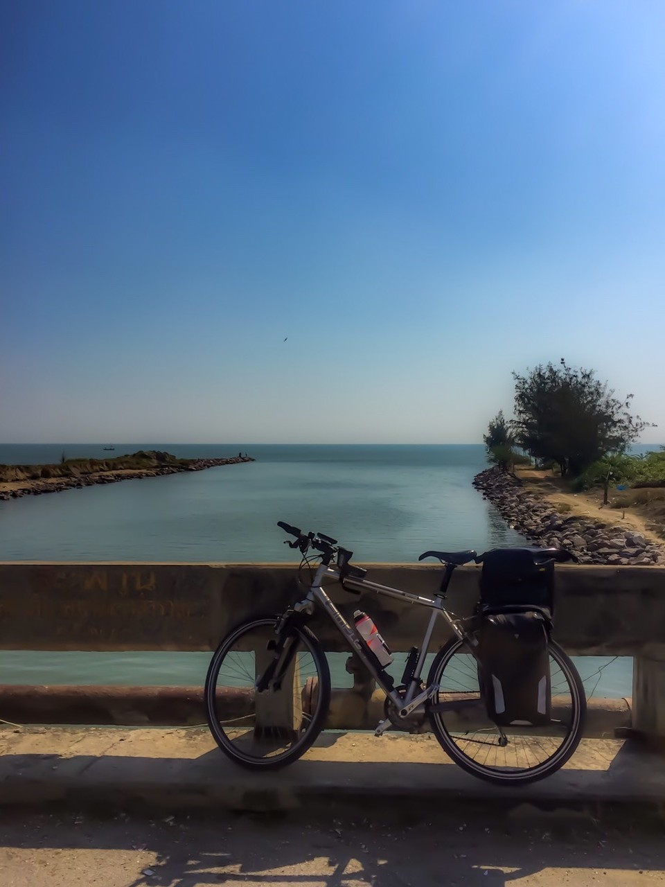  - Hua Hin - Erstkontakt mit dem Meer. Für den Bewohner eines Binnenlandes wohl immer eine große Nummer.