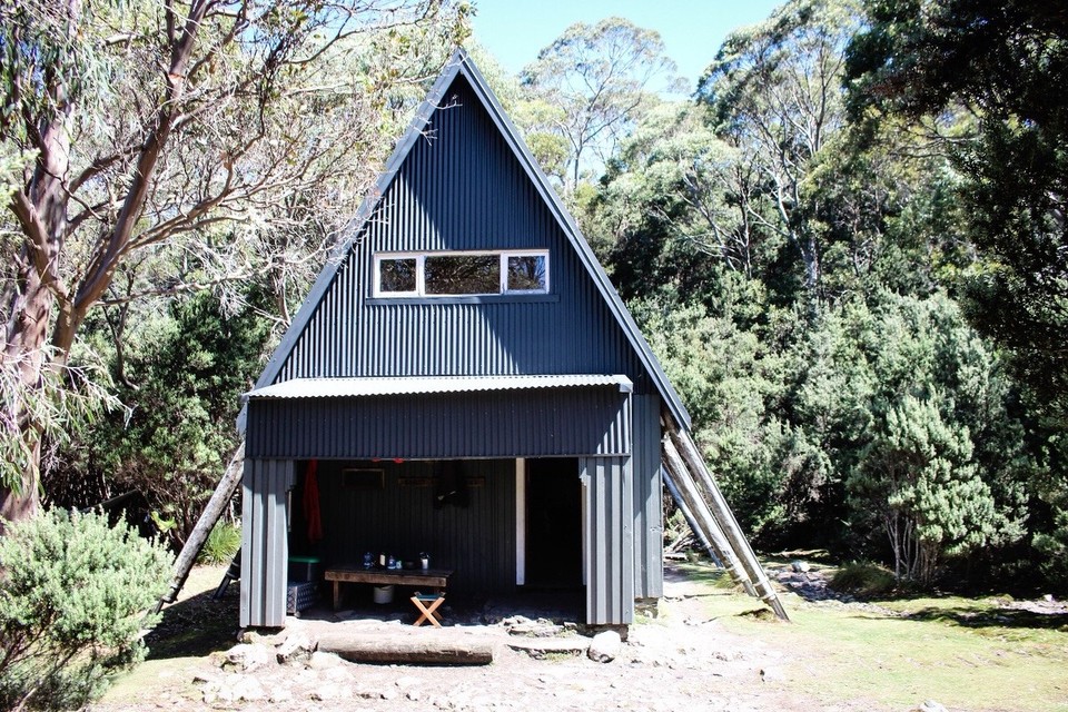 Australien -  - Scott-Kilvert Mermorial Hut von außen 
