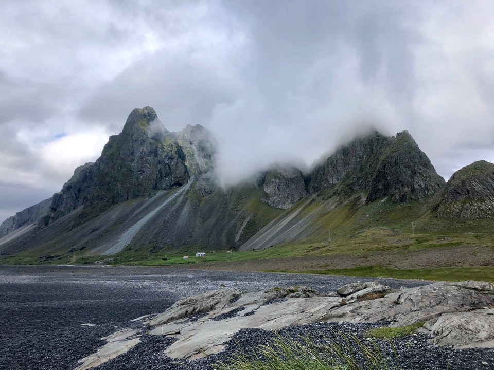 Island - Sveitarfélagið Hornafjörður - Mit dem Felsen im Vordergrund ist es auch sehr schön...