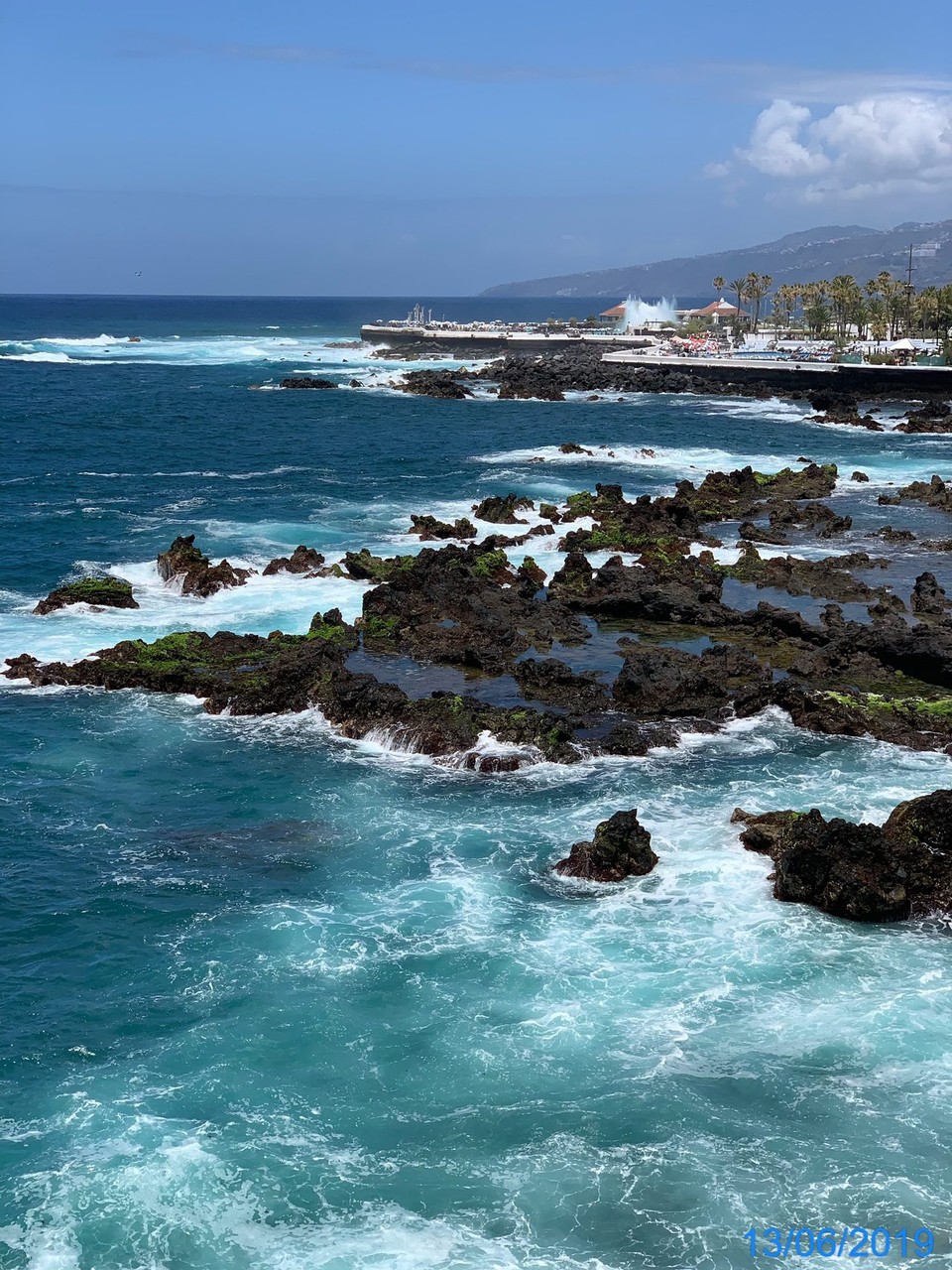 Spanien - Puerto de la Cruz - An der Promenade geht es wild zu. 