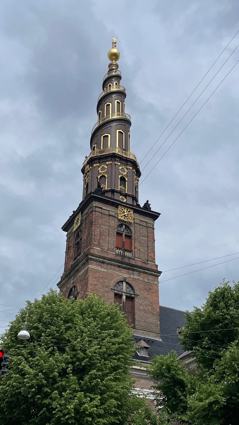 Dänemark - Kopenhagen - Vor Freisers Kirke, kann über die Außentreppe bestiegen werden!