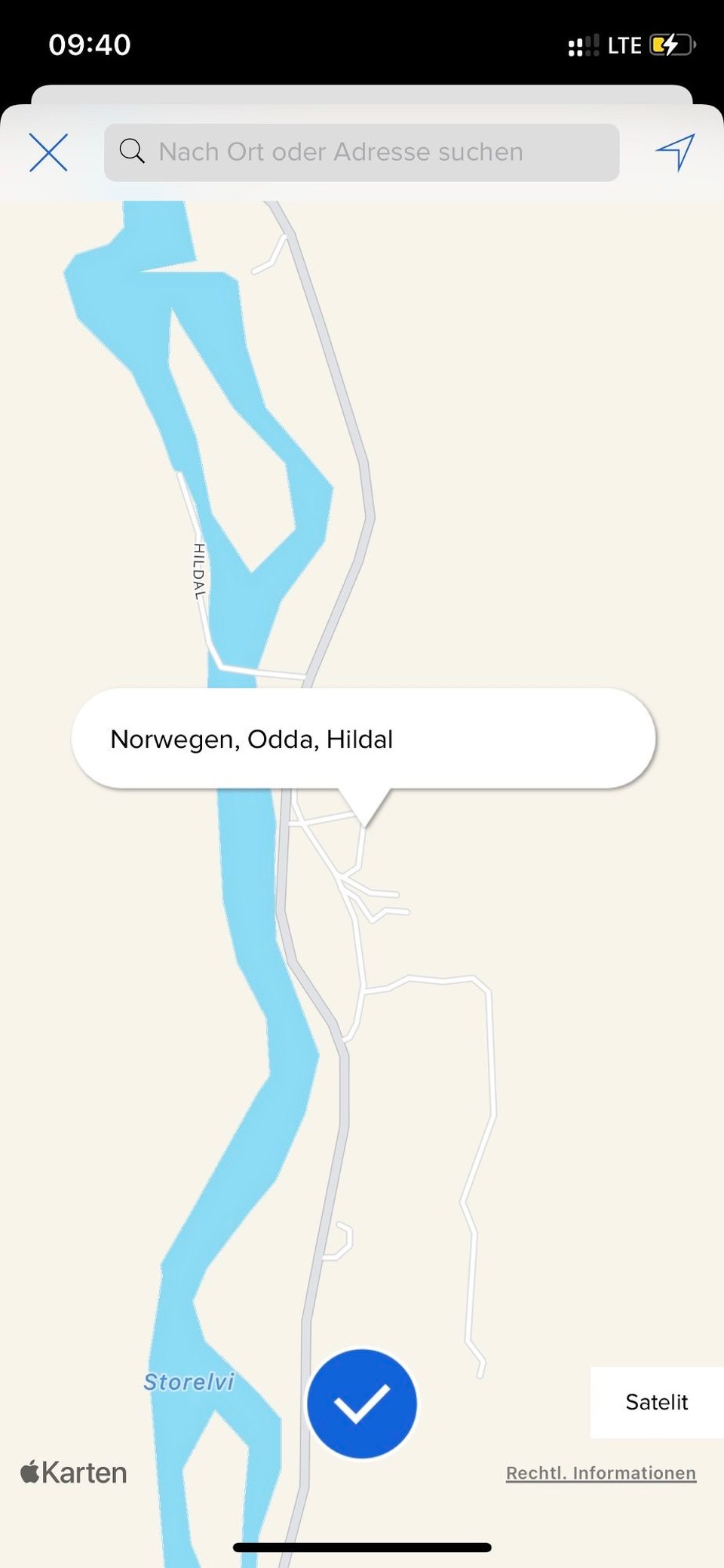 Norwegen - Odda - Wir fahren bis die Sonne untergeht und übernachten auf einen kleinen Campingplatz am Waldrand. Teuer aber unspektakuläre 😆
