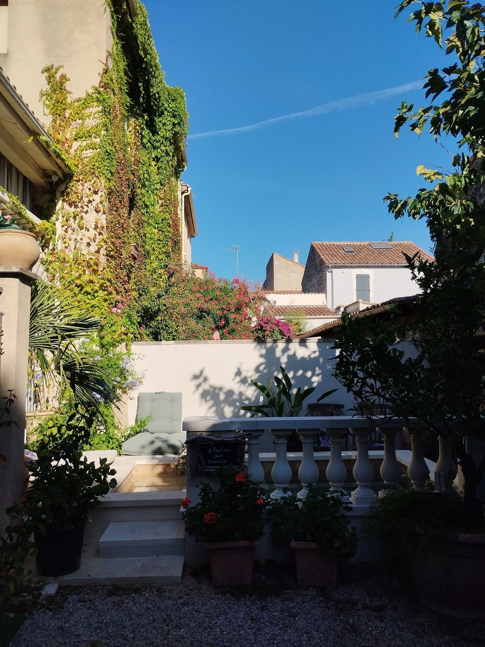 Frankreich - Avignon - .....und sogar einem Minipool....