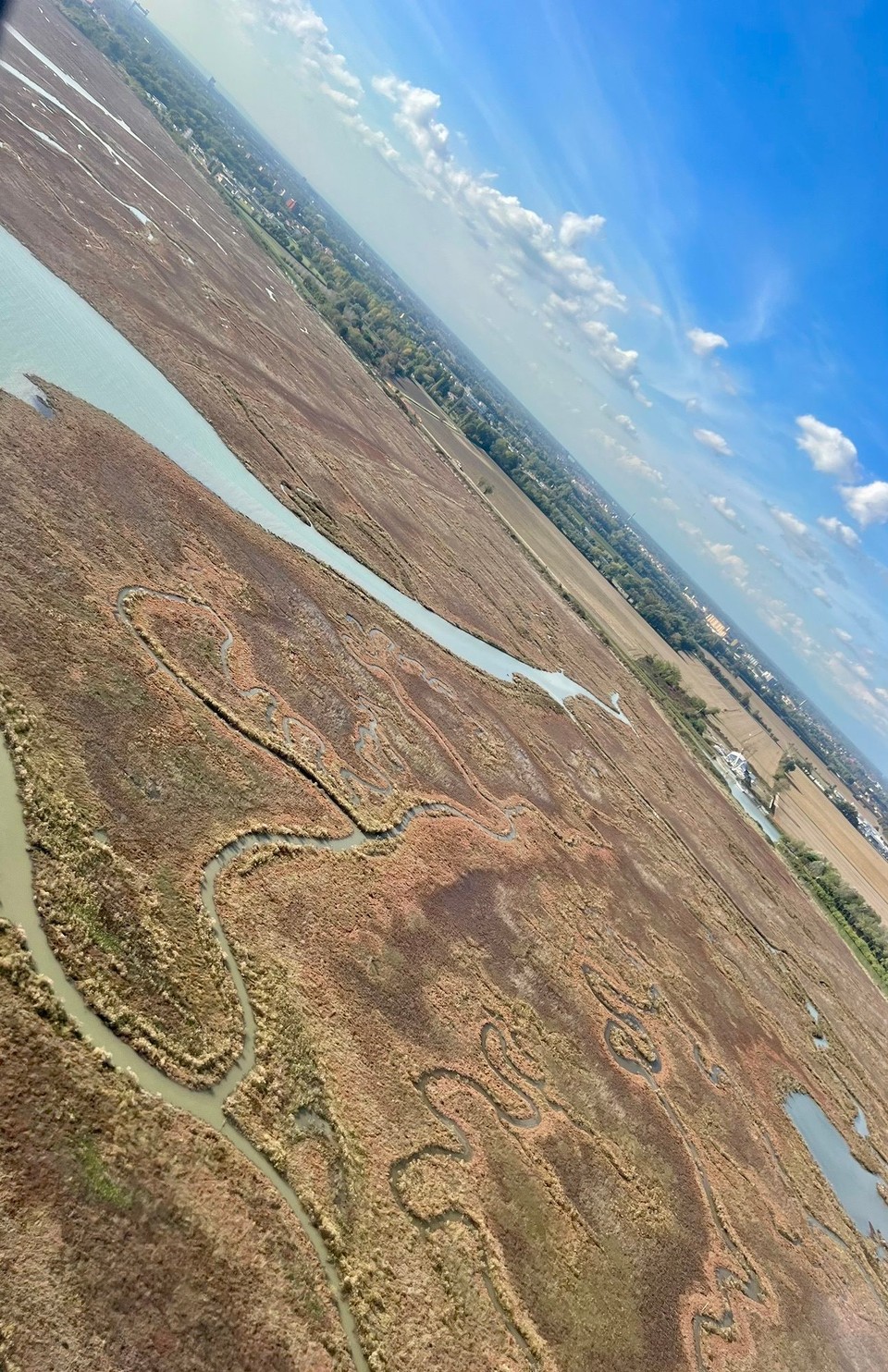 Italien - Venedig - Kurz vor der Landung. Aus der Luft sieht die Sumpflandschaft?! wunderschön aus. 