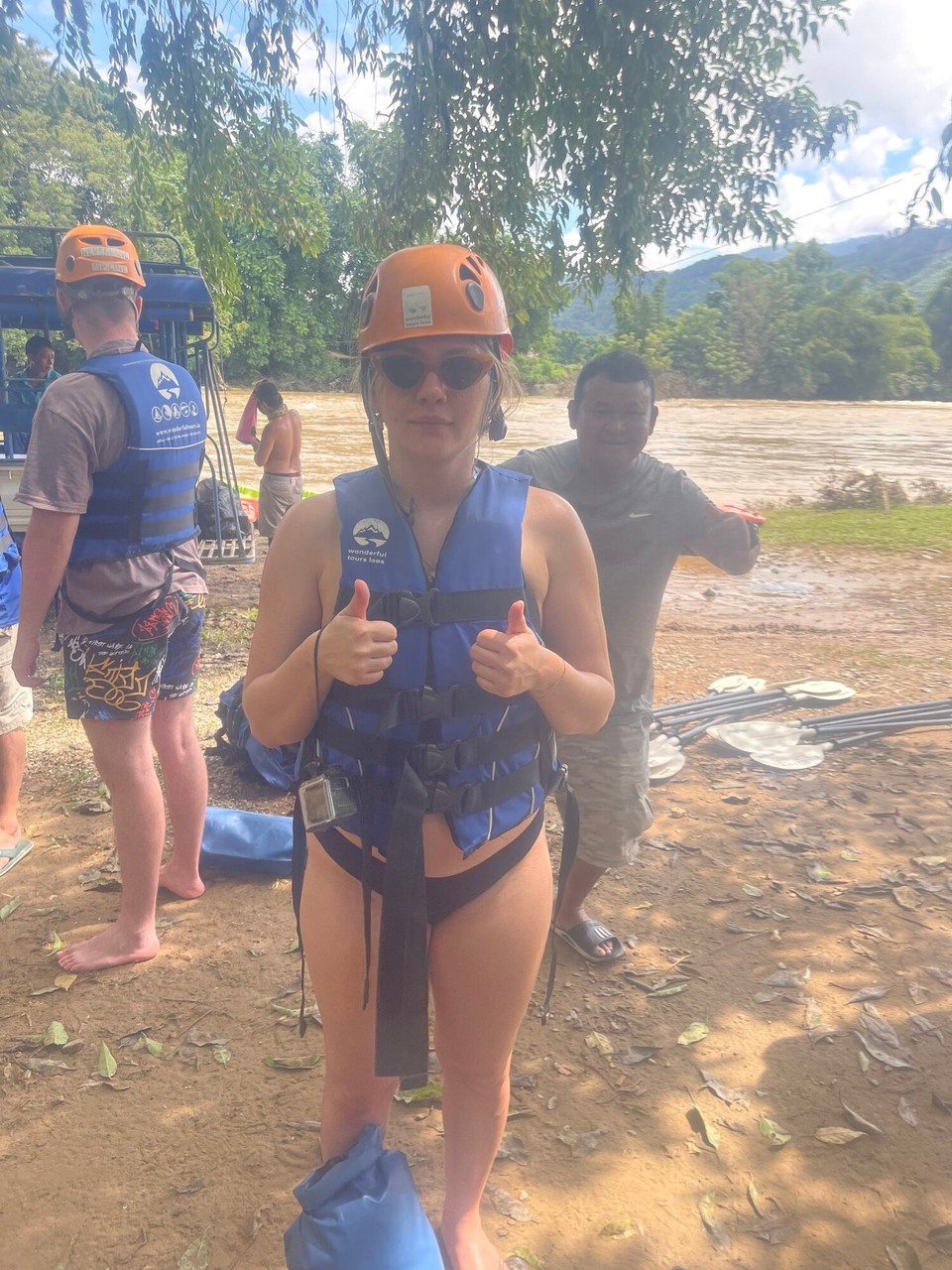 Laos - Vang Vieng - Super ausgerüstet für eine weitere Kajak Tour