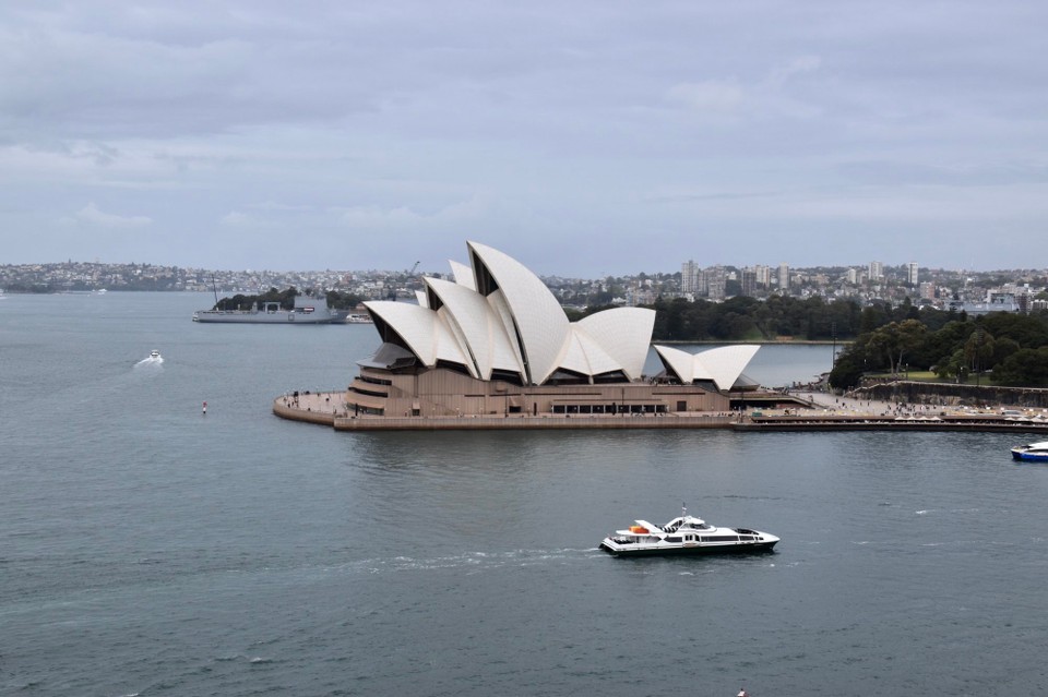 Australien - Sydney - Endlich auf der Harbour Bridge angekommen, hatten wir einen tollen Blick auf die Oper.