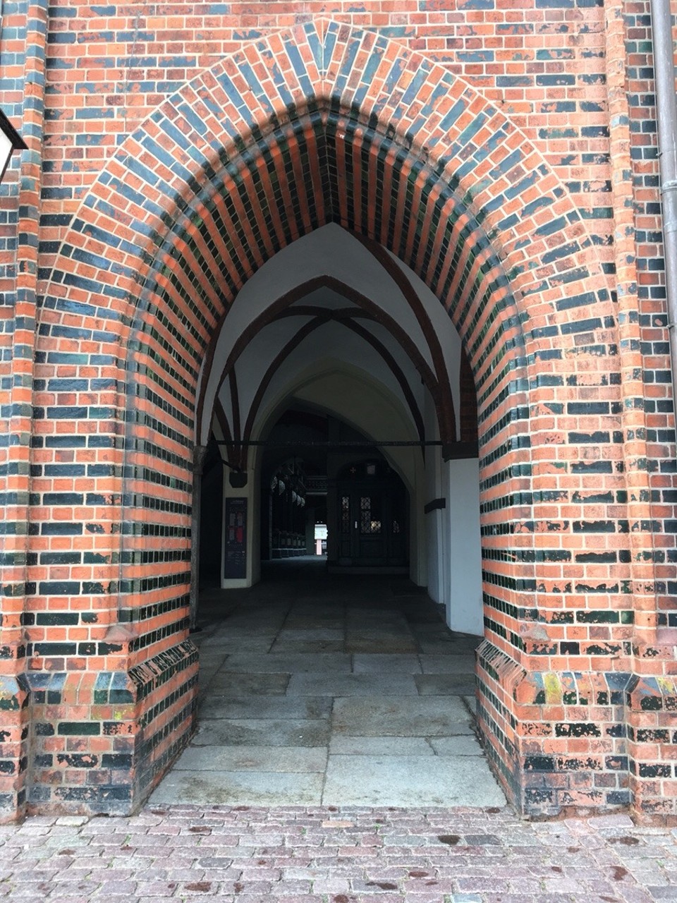 Deutschland - Stralsund - Die Backsteingotik umfasst gotische Bauwerke, die aus oder mit sichtbarem Backstein errichtet wurden. Sie ist vor allem in Norddeutschland, dem Ostseeraum und den Niederlanden verbreitet. 