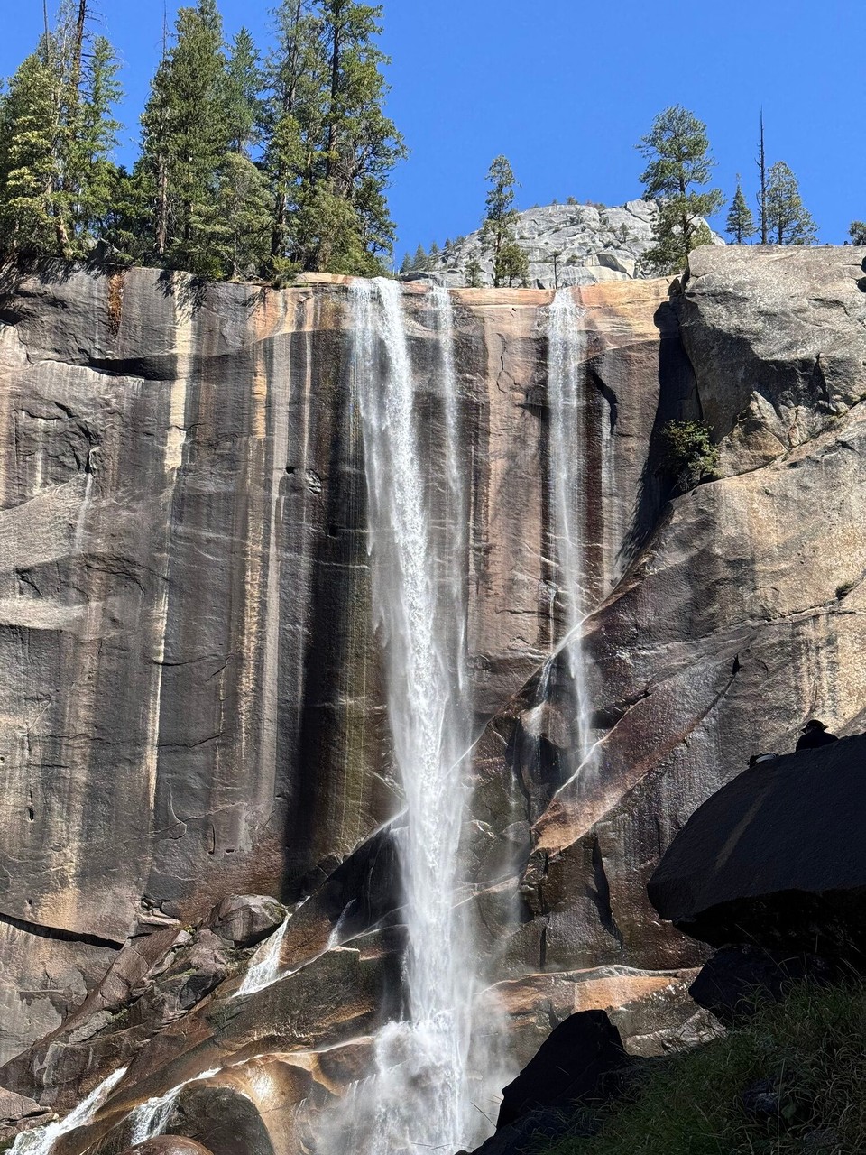 Vereinigte Staaten - Yosemite National Park - Deh erst (Vernal Fall) esch riesig gsi und sehr lut.☺️ Deh Wäg bis det hi esch noned so sträng gsi.🙈☺️