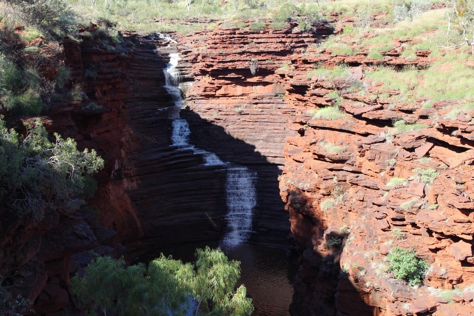 Australien -  - Ein traumhafter Blick -> Joffre Falls 

von oben konnte ich mir noch nicht ganz vorstellen wie ich da runter klettern soll 😱