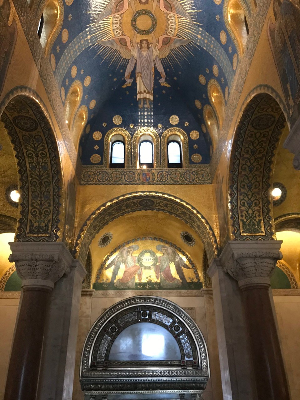 Ungarn - Budapest - Kossuth Lajos Mausoleum | Mal ein netter Ungar, der uns einließ ;)