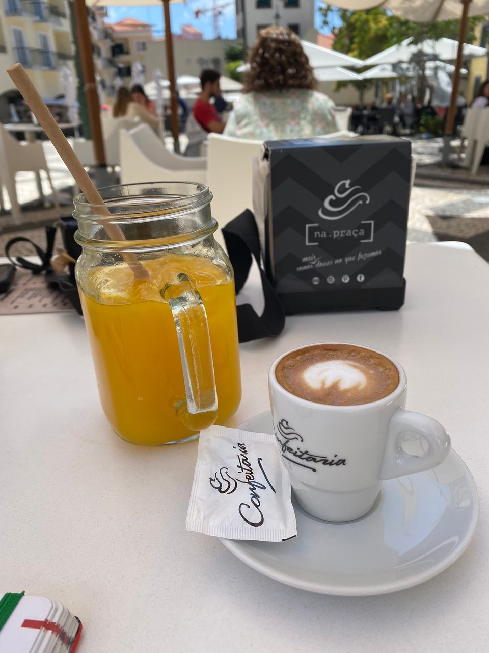 Portugal - Santa Cruz - Pause, ein Bica (Kaffee) für 0,80€