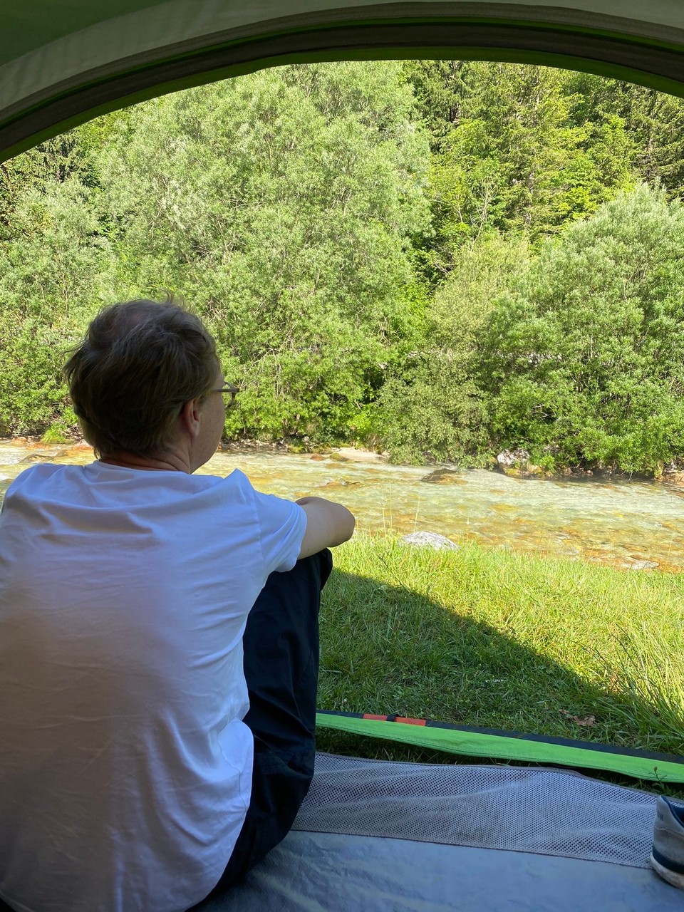 Slowenien - Bovec - Die Soča direkt vorm Zelt. 