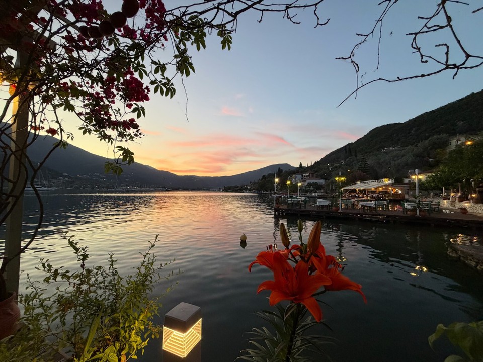 Griechenland - Vlycho - Abends ging es dann zum Sonnenuntergang in den nahegelegenen Ort.