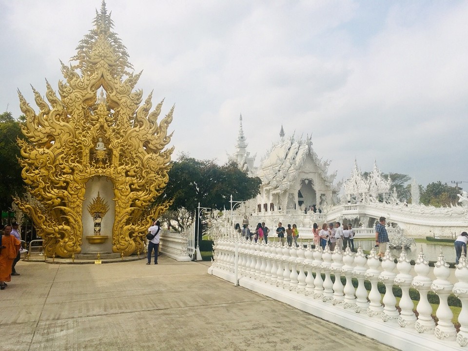 Laos - Luang Prabang - Weisser Tempel in Chiang Rai